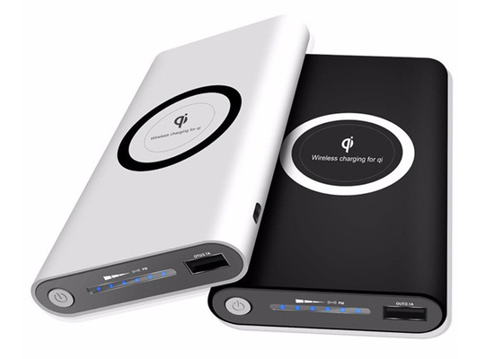 China Fashion 3 In 1 QI Wireless Power Bank 10000mah 135*73*19mm Dimension OEM Support supplier